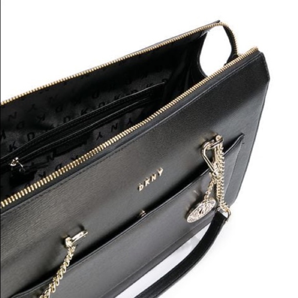 ❤️SOLD❤️ Simply Chic - DKNY Leather Handbag - Picture 4 of 4